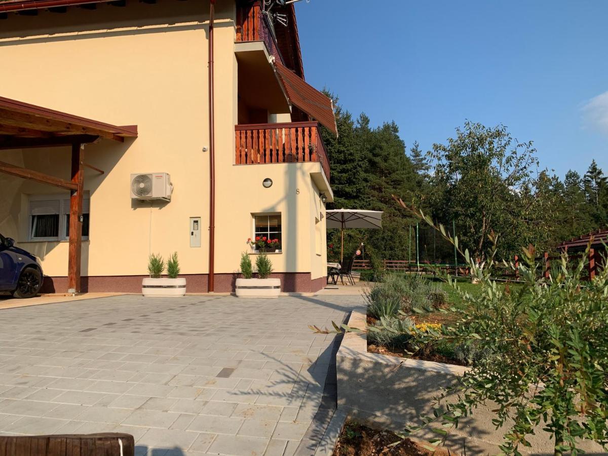 Apartman Korina Оточац Экстерьер фото