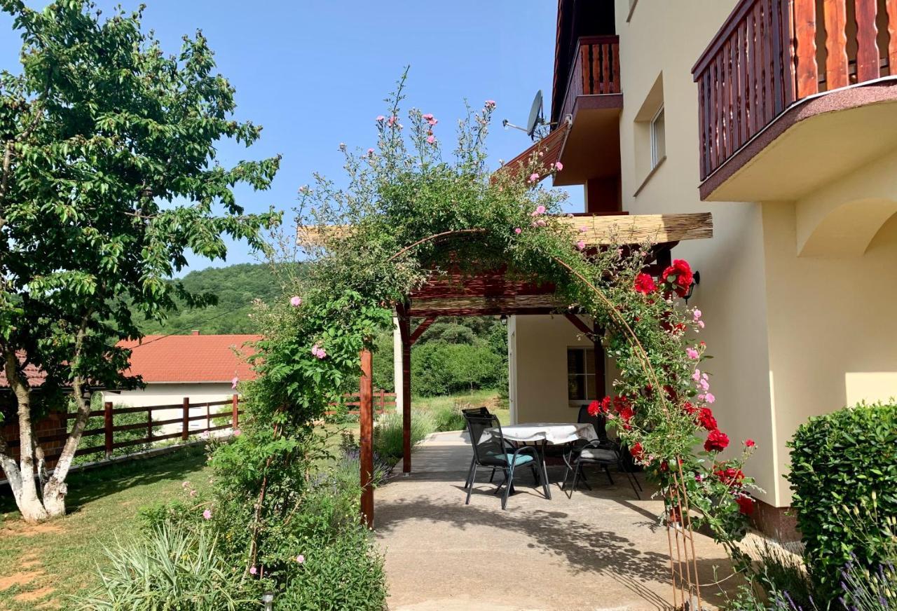 Apartman Korina Оточац Экстерьер фото