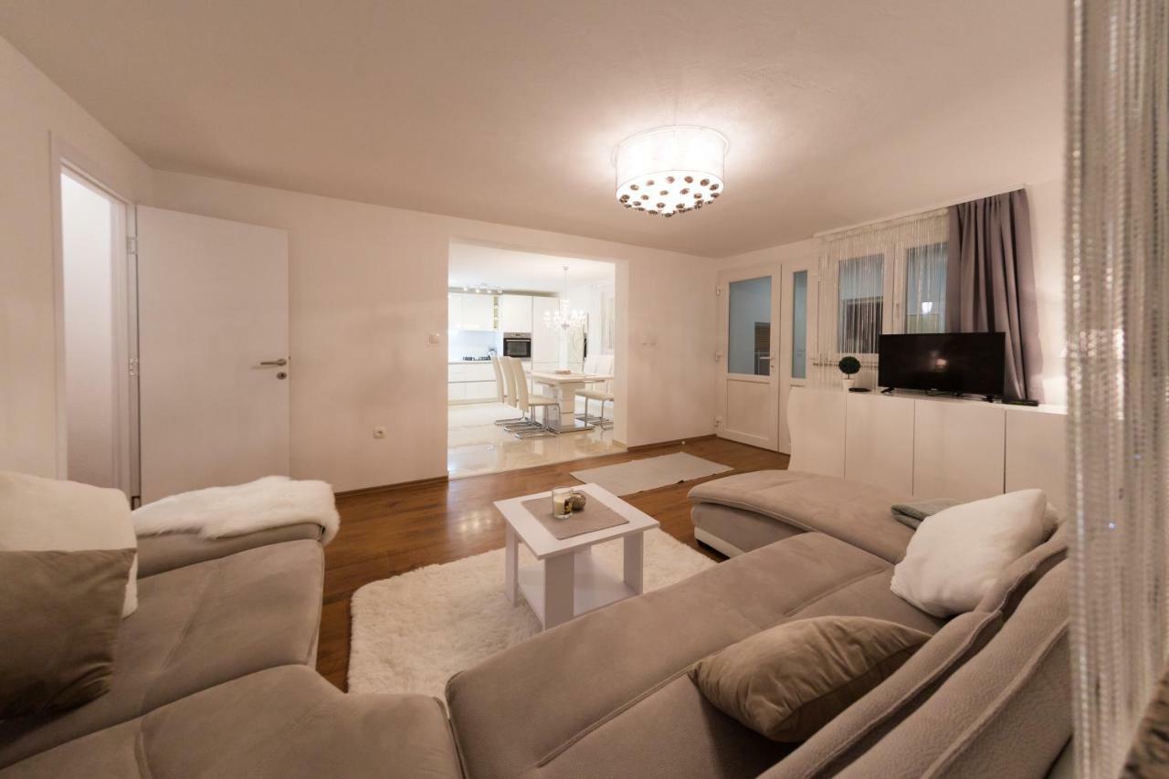 Apartman Korina Оточац Экстерьер фото