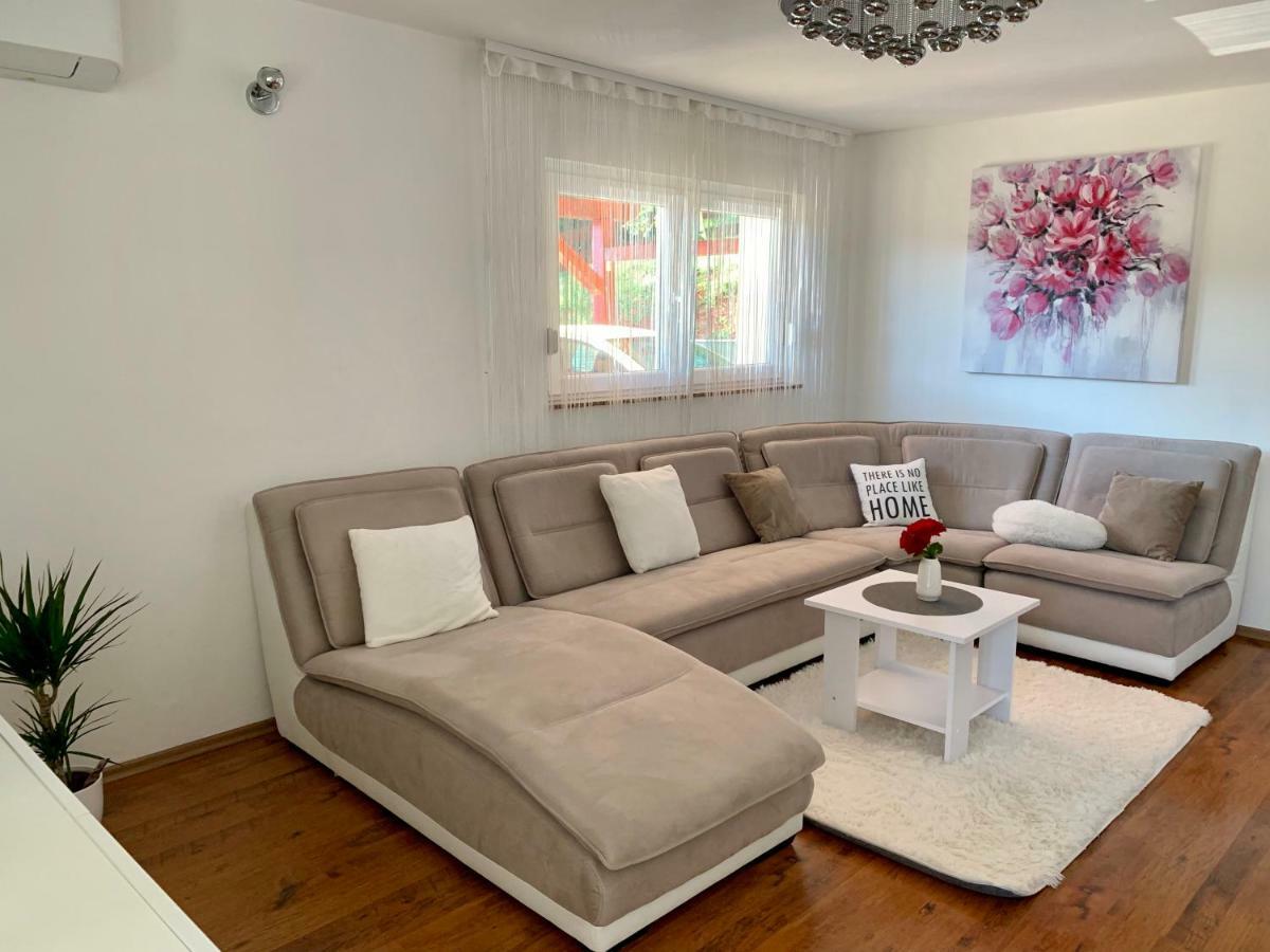 Apartman Korina Оточац Экстерьер фото
